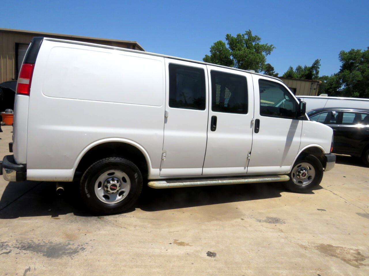 Used 2015 GMC Savana 2500 image 32