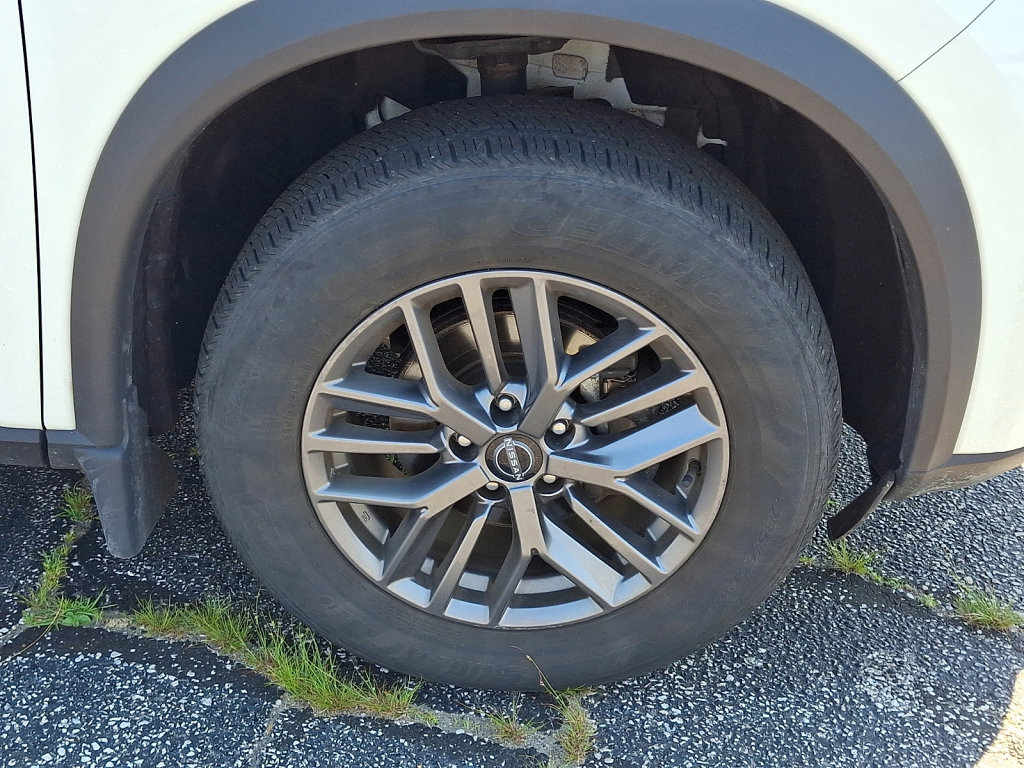 Used 2023 Nissan Rogue S AWD/4WD image 9