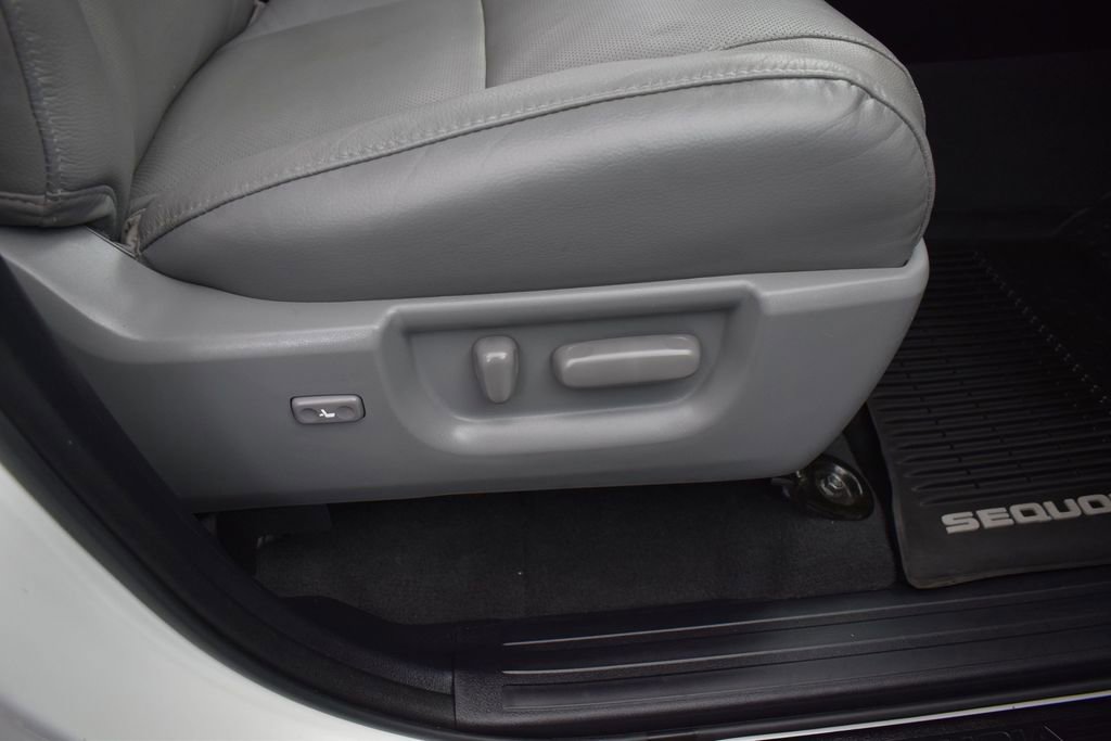 Used 2019 Toyota Sequoia Platinum AWD/4WD image 27