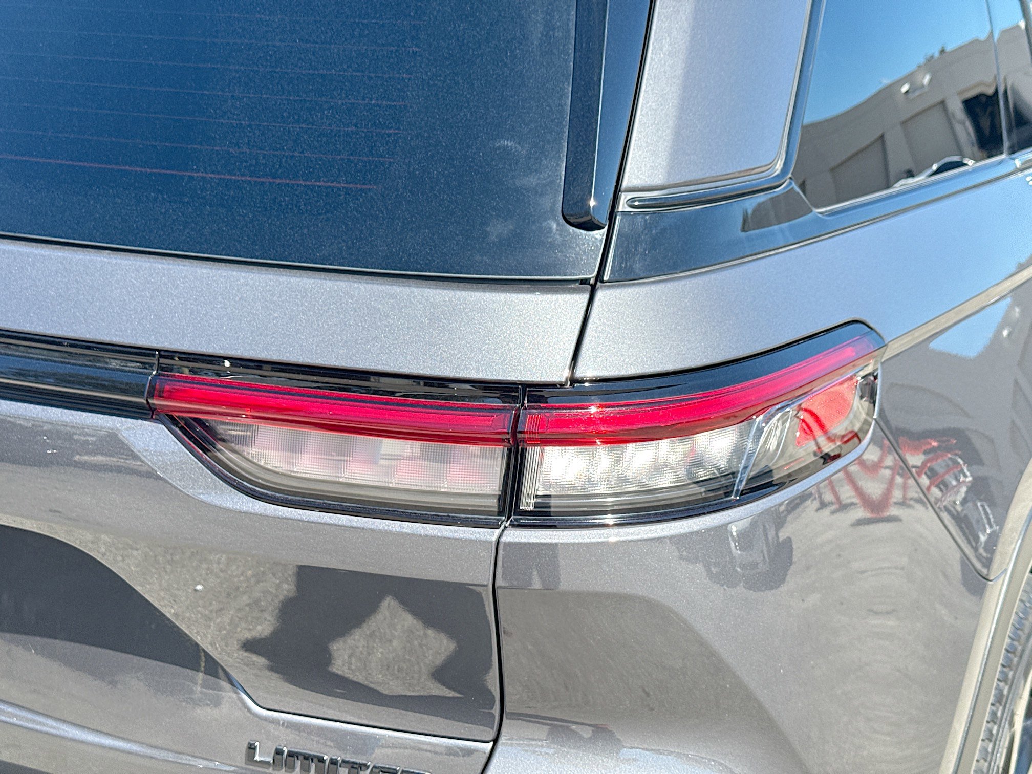 Used 2024 Jeep Grand Cherokee Limited w/ Black Appearance Package image 28