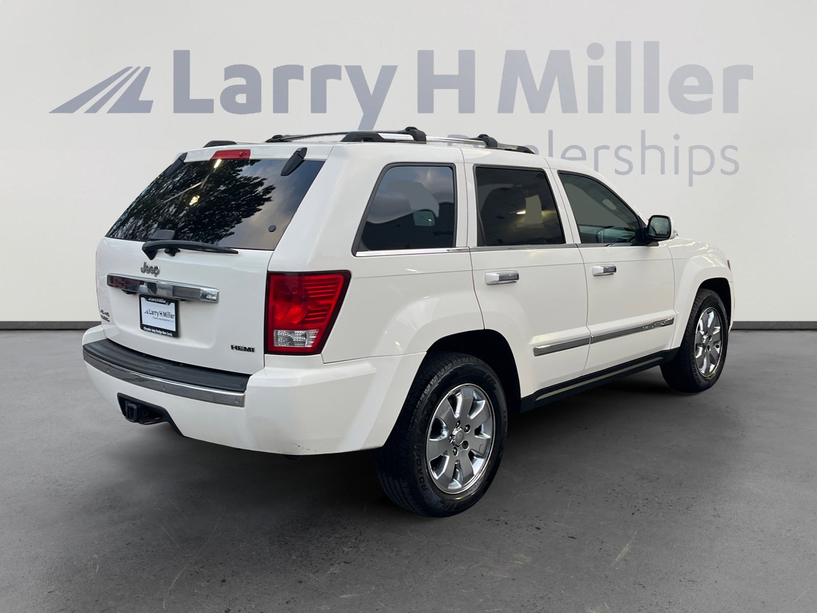 Used 2010 Jeep Grand Cherokee Limited w/ Trailer Tow Group IV image 5