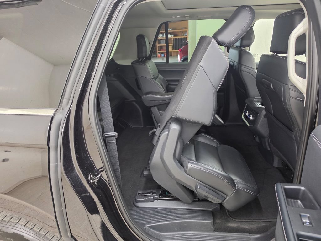 Used 2025 Ford Expedition Max Platinum AWD/4WD image 16