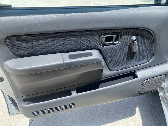 Used 2002 Nissan Frontier XE image 32