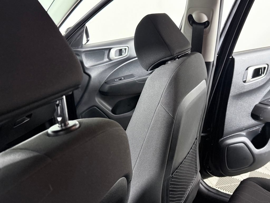 Used 2022 Hyundai Venue SE FWD image 23
