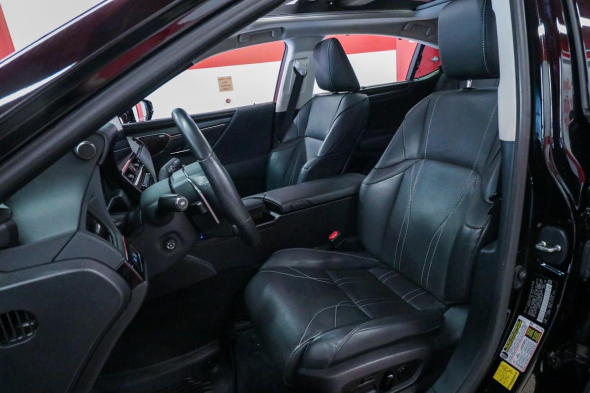 Used 2022 Lexus ES 350 Ultra Luxury w/ Accessory Package 2 FWD image 10