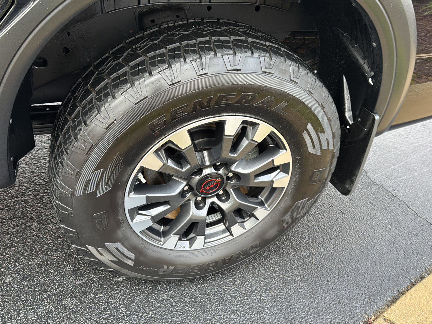 Used 2024 Nissan Titan PRO-4X w/ Pro-4x Convenience Package image 33