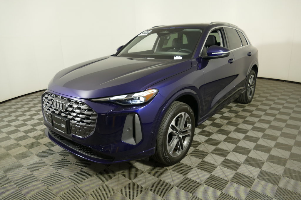 Certified 2025 Audi Q5 Premium w/ Convenience Package AWD/4WD image 7