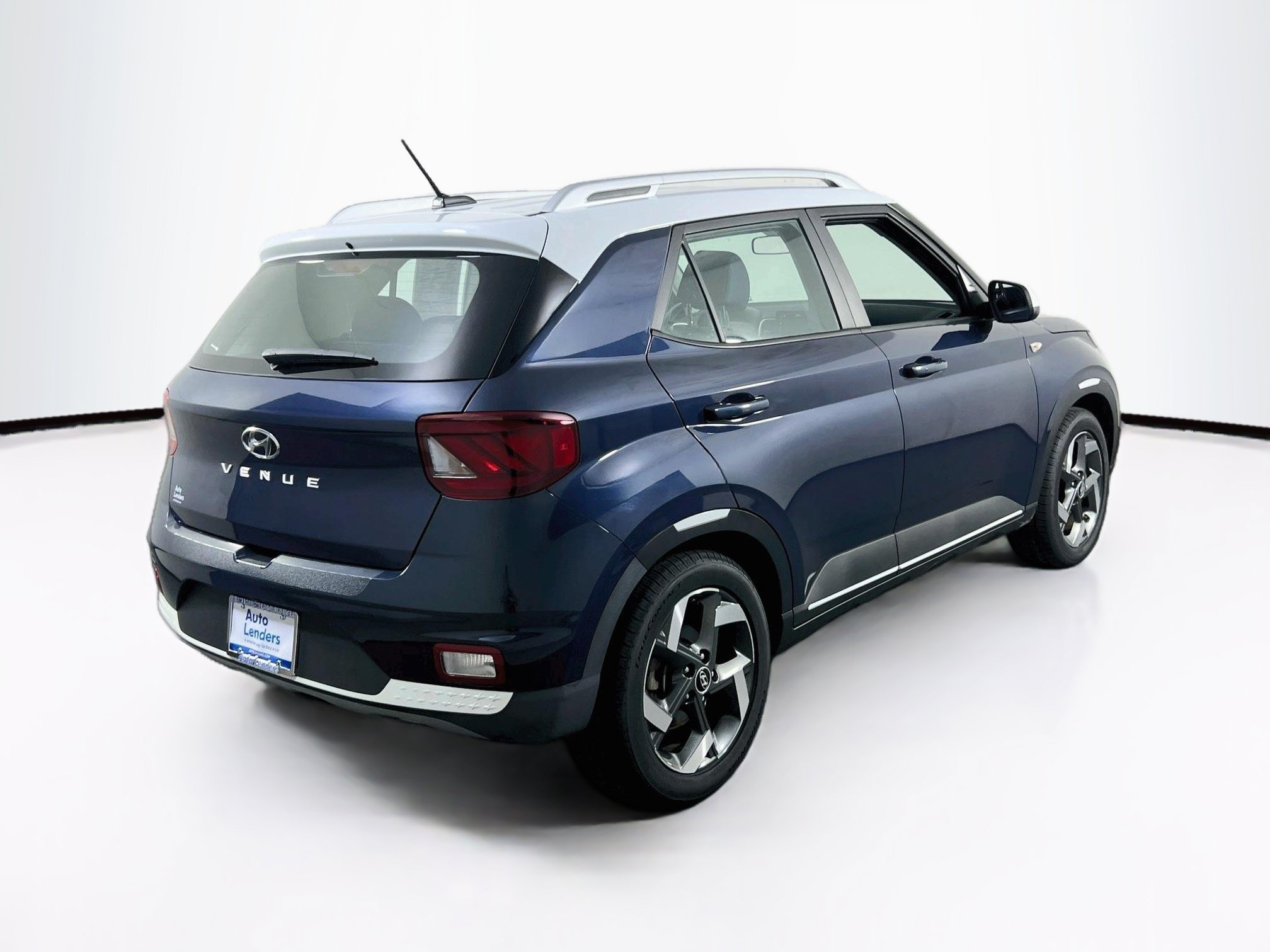 Used 2023 Hyundai Venue Limited FWD image 5