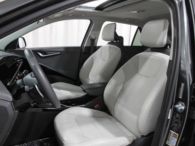 Used 2023 Kia Niro EX Touring image 5