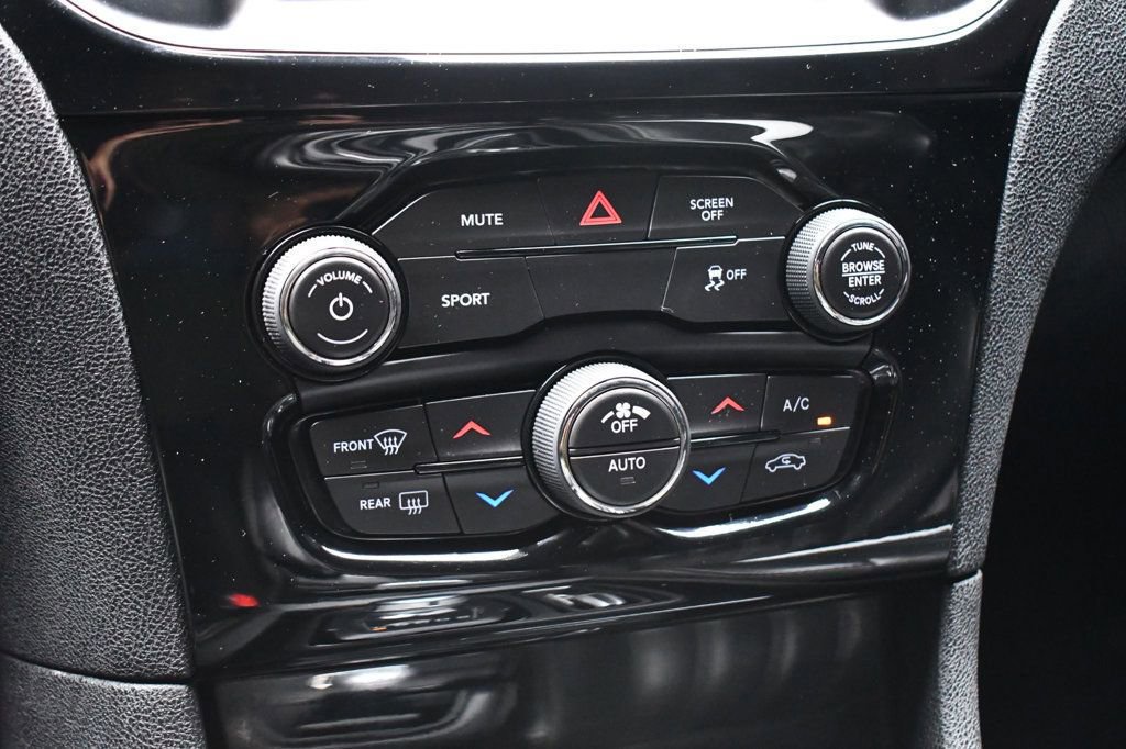 Used 2019 Chrysler 300 S image 34