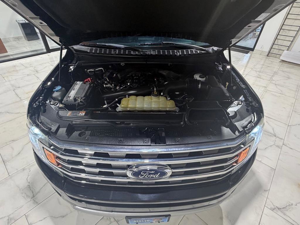 Used 2019 Ford Expedition XLT w/ Equipment Group 202A RWD image 4