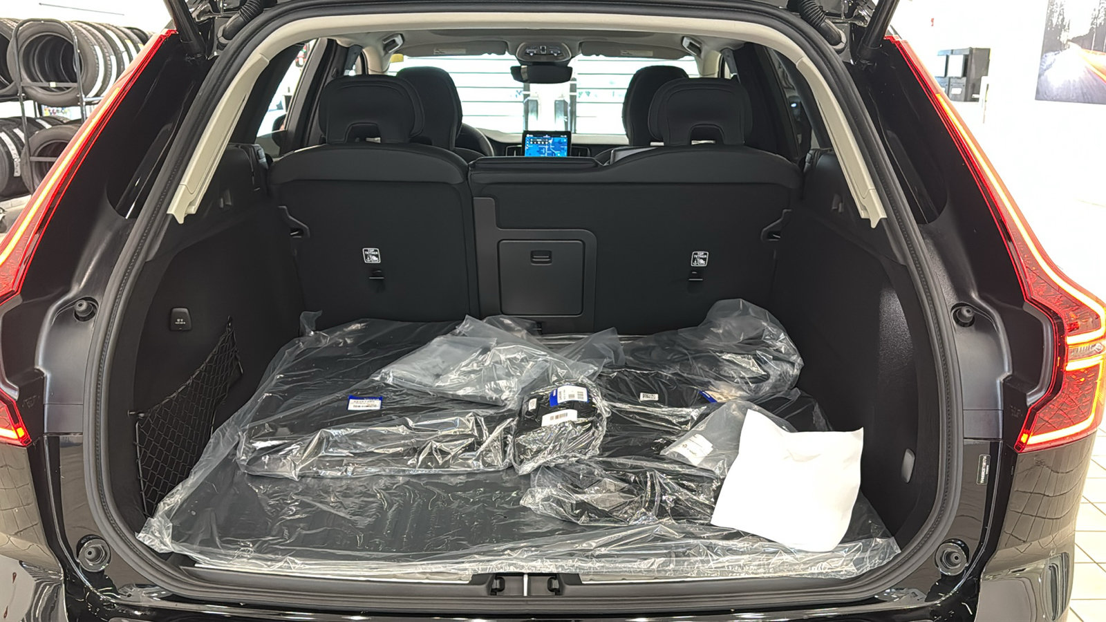 New 2026 Volvo XC60 T8 Plus w/ Protection Package Premier AWD/4WD image 29