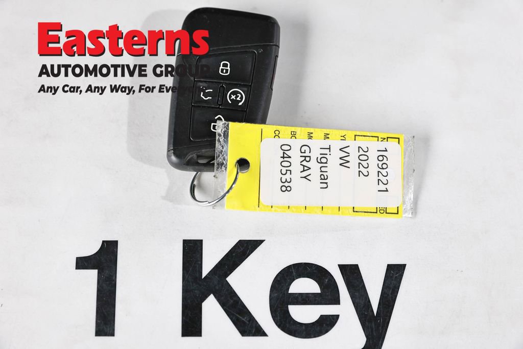 Used 2022 Volkswagen Tiguan SE w/ Panoramic Sunroof Package image 24