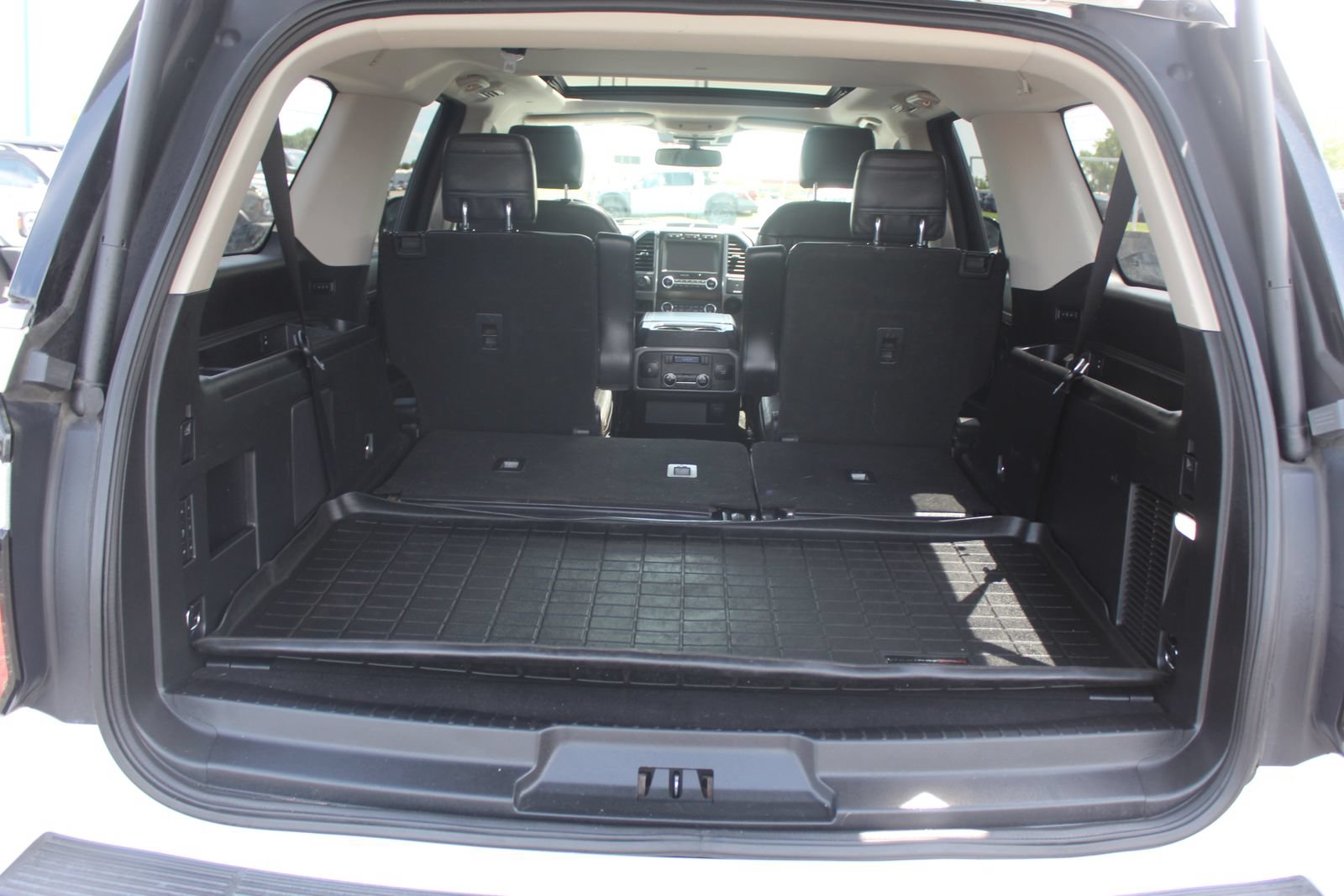 Used 2019 Ford Expedition Max Platinum AWD/4WD image 18