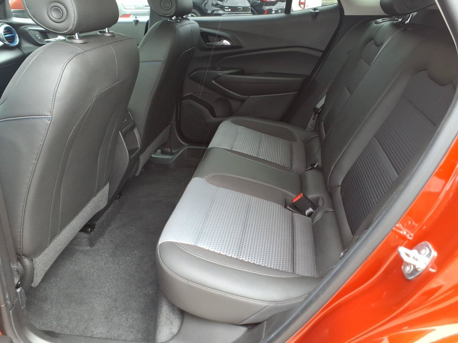 Used 2024 Chevrolet Trax LT w/ Driver Confidence Package FWD image 13