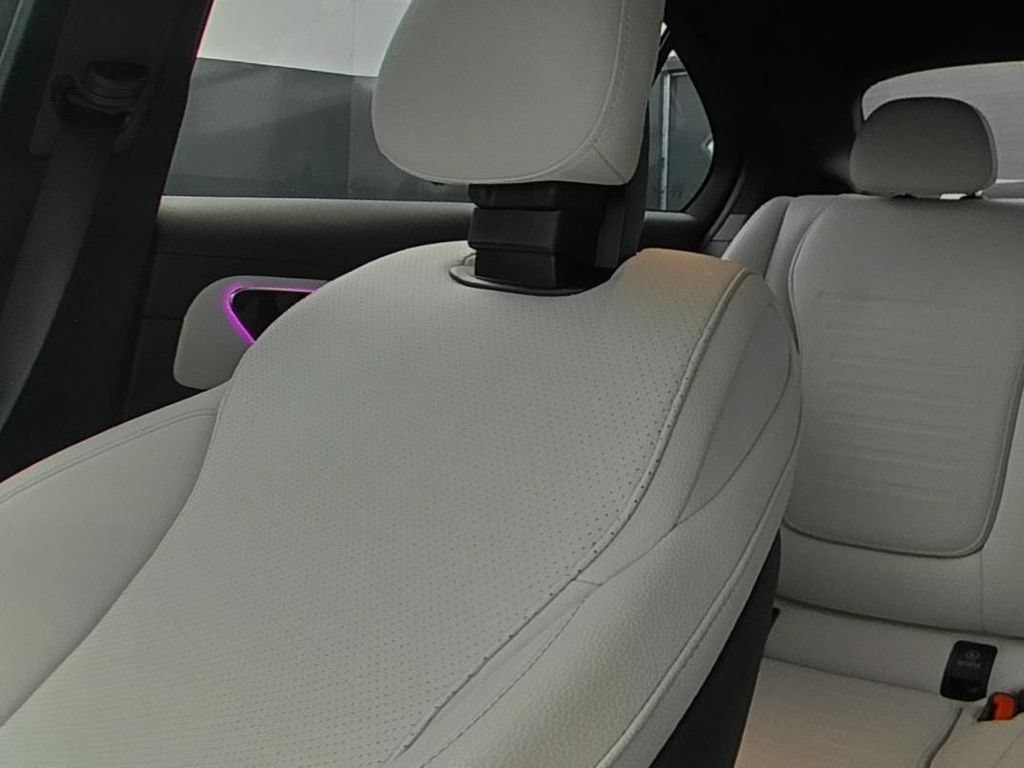 Used 2024 Mercedes-Benz C 300 Sedan image 9