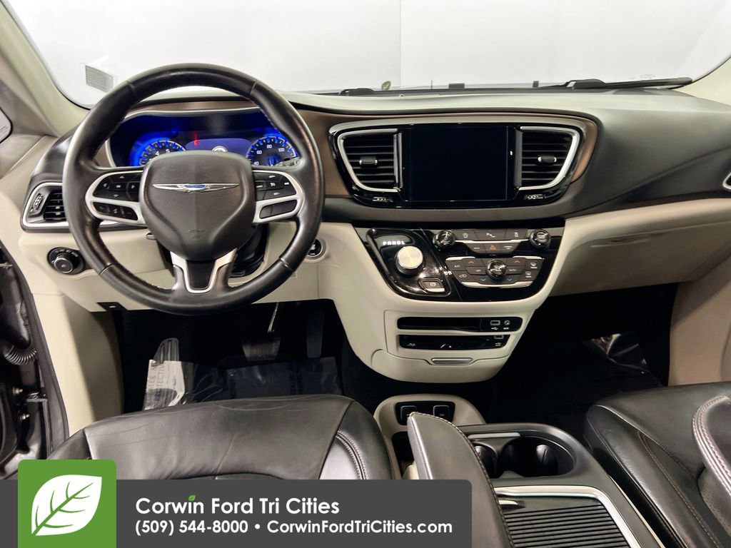 Used 2018 Chrysler Pacifica Touring-L Plus image 25