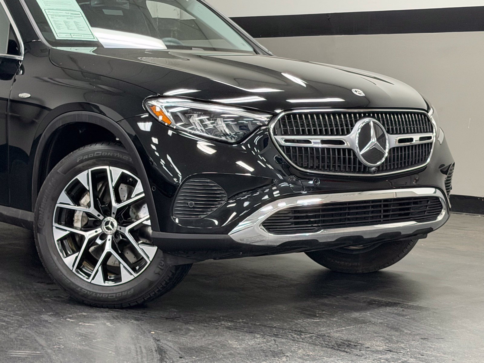 Used 2025 Mercedes-Benz GLC 350e 4MATIC image 3