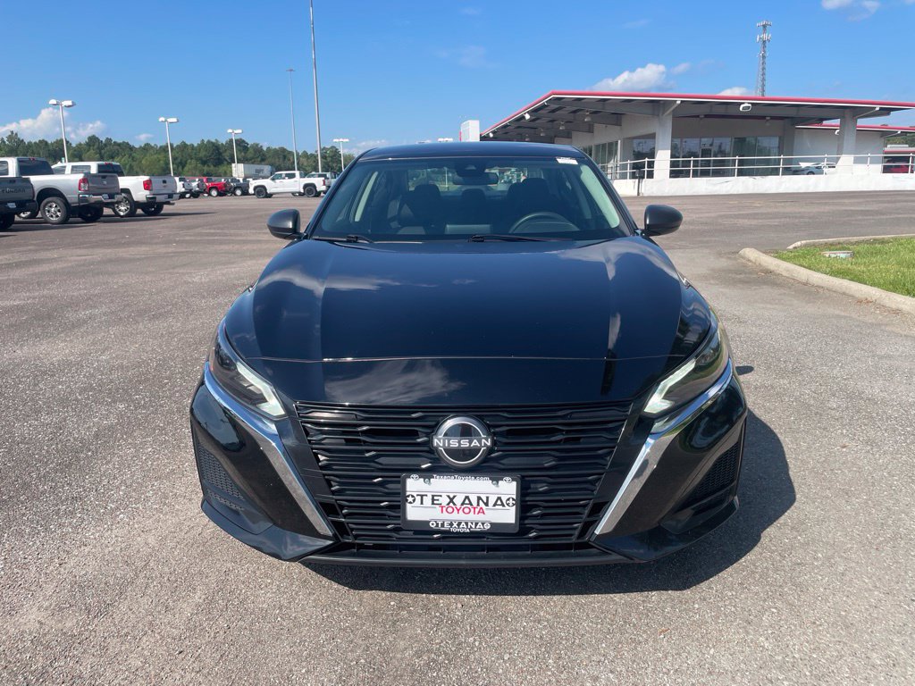 Used 2025 Nissan Altima 2.5 SV FWD image 2