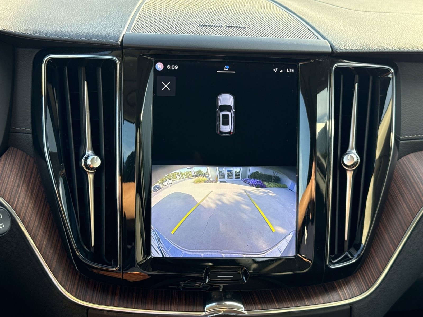 Certified 2023 Volvo XC60 B6 Ultimate w/ Protection Package Premier AWD/4WD image 19
