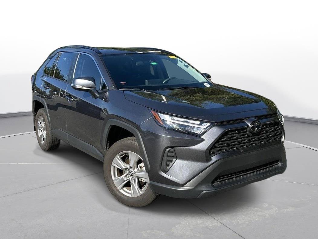 Used 2025 Toyota RAV4 XLE w/ Convenience Package FWD image 4