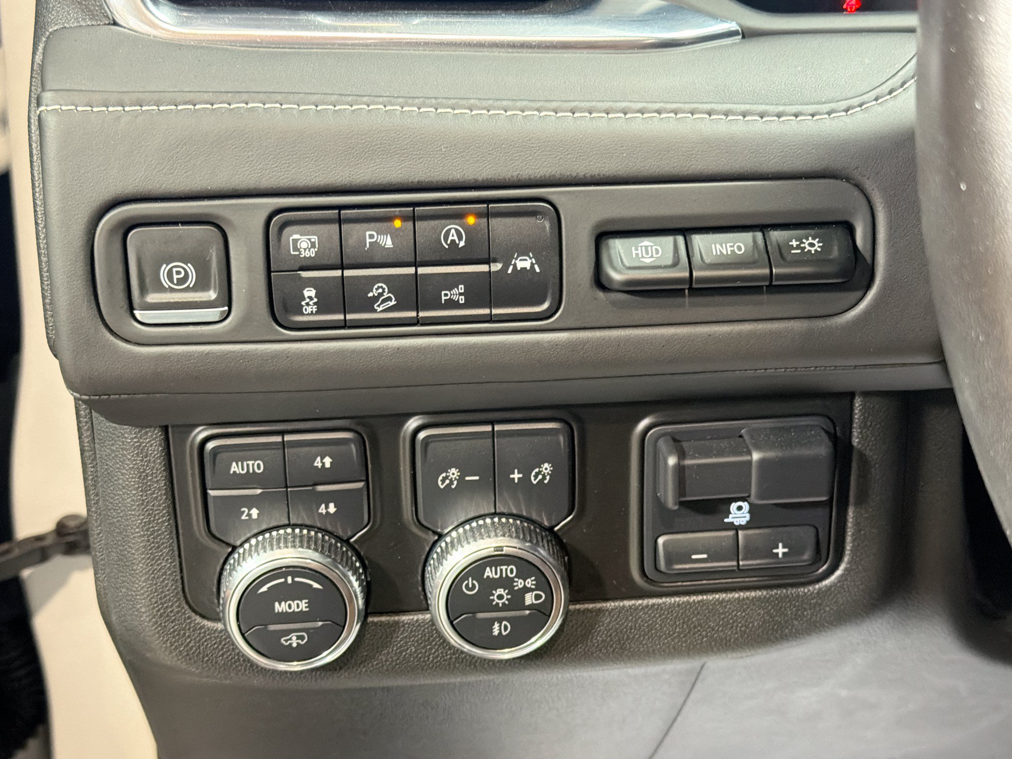 Used 2023 GMC Yukon Denali Ultimate AWD/4WD image 37