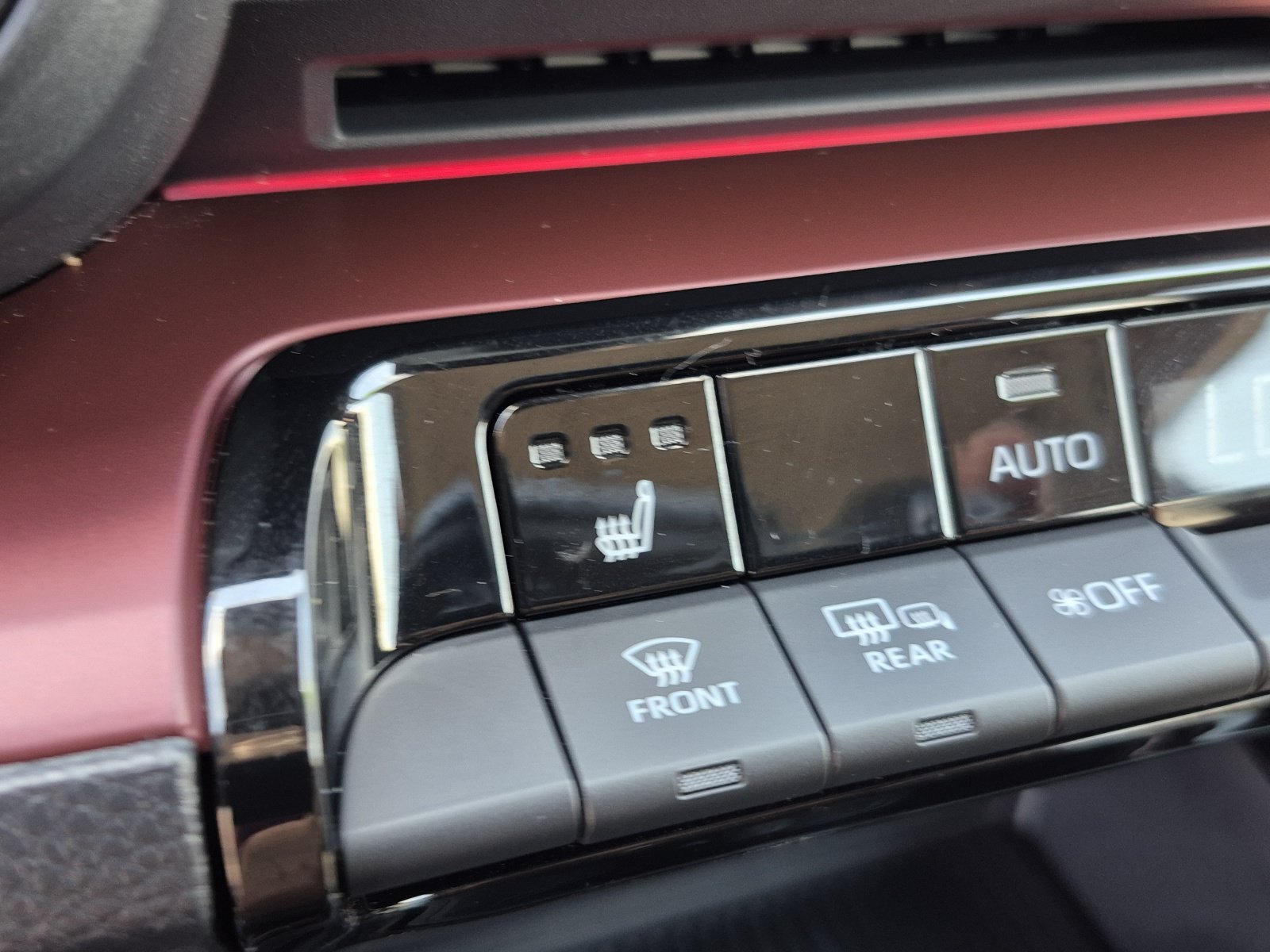 Certified 2026 Toyota Prius Plug-In Hybrid FWD image 32