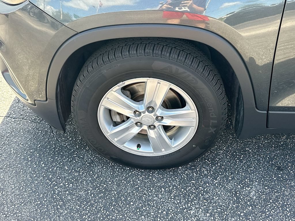 Used 2018 Chevrolet Trax LT w/ LT Convenience Package FWD image 28