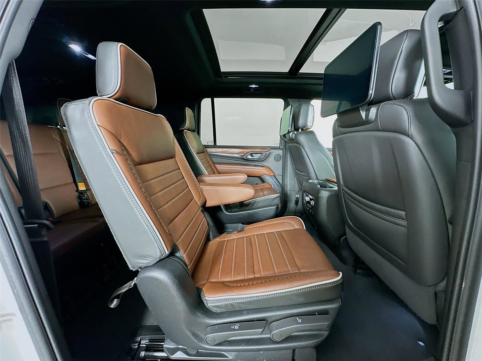 Used 2023 GMC Yukon XL Denali Ultimate image 31