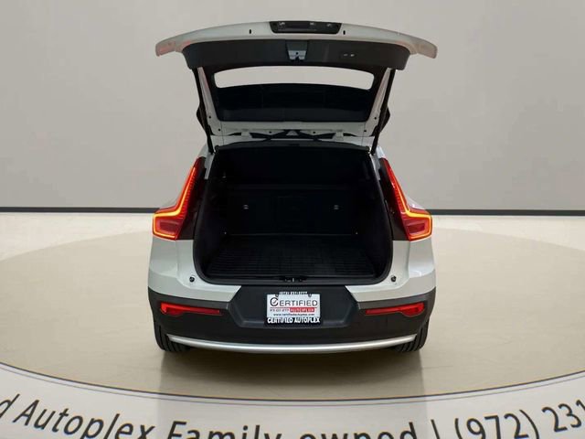 Used 2025 Volvo XC40 B5 Core AWD/4WD image 9