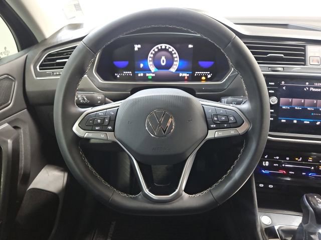 Used 2023 Volkswagen Tiguan SE FWD image 23