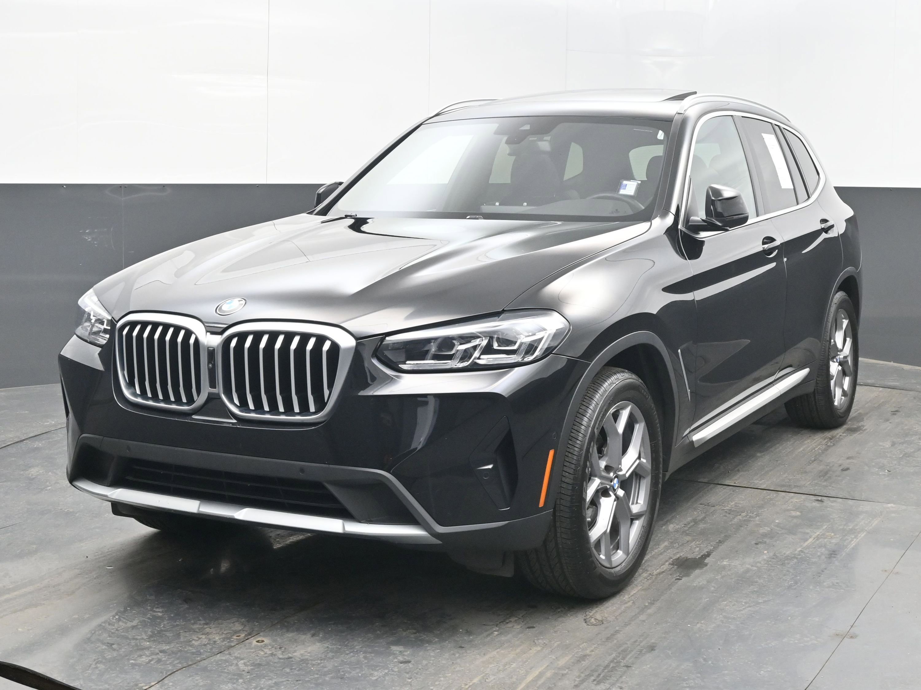 Used 2023 BMW X3 xDrive30i w/ Convenience Package image 4