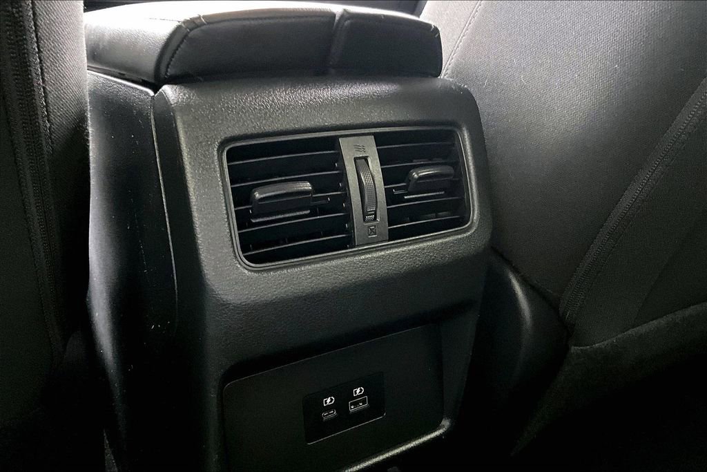 Used 2023 Nissan Rogue SV image 32