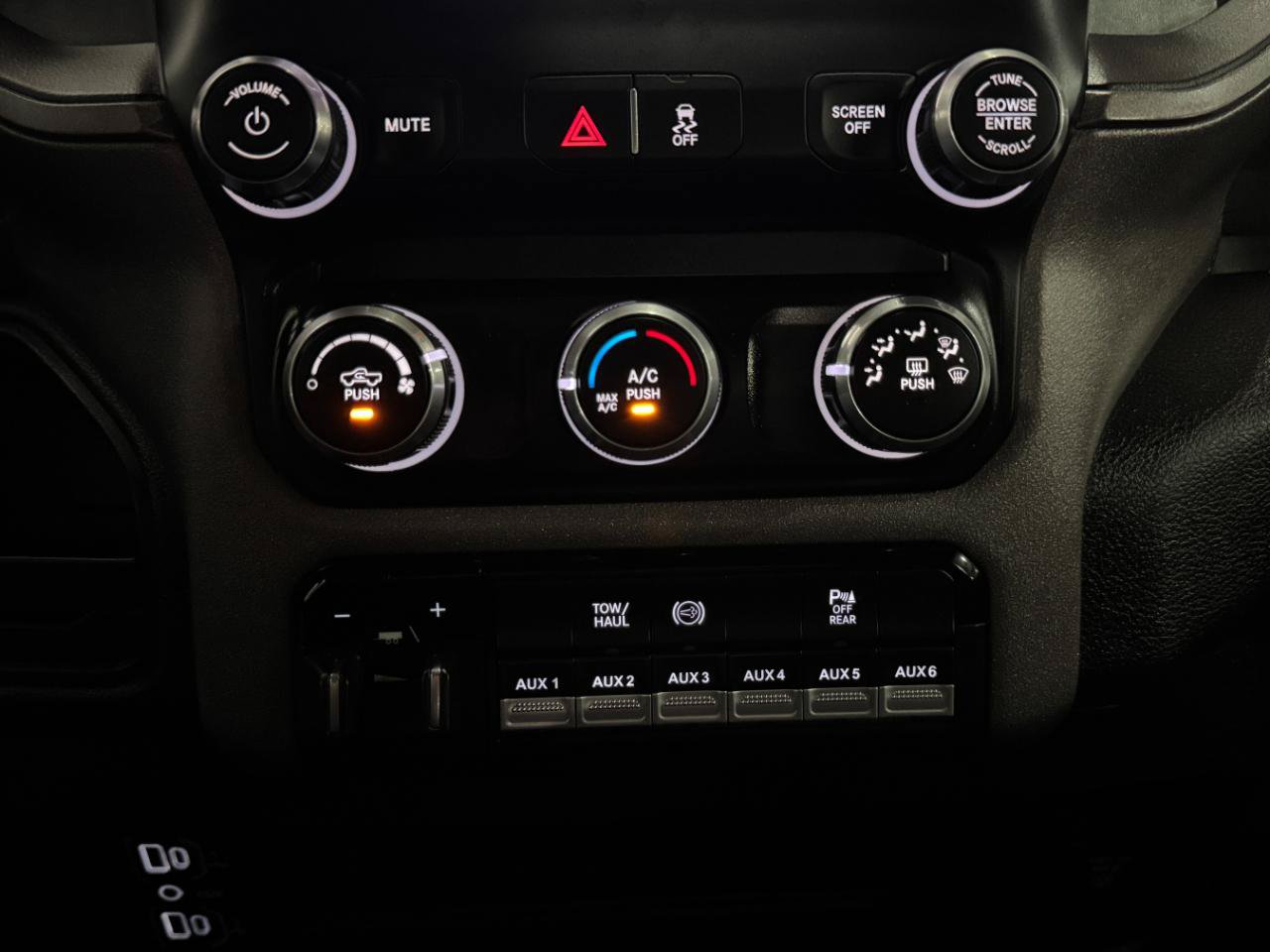 Used 2022 RAM 3500 Tradesman w/ Chrome Appearance Group AWD/4WD image 27