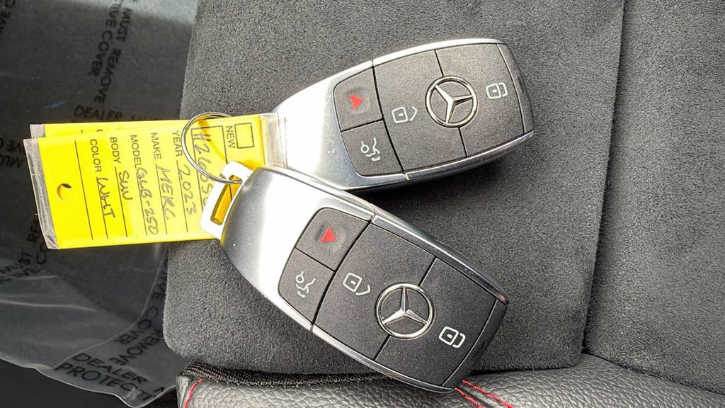 Used 2023 Mercedes-Benz GLB 250 4MATIC image 29