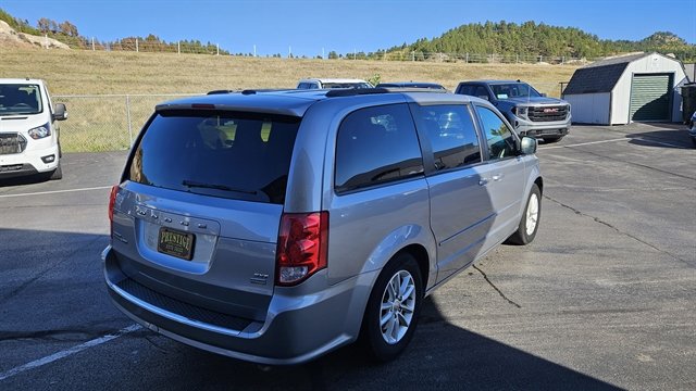 Used 2016 Dodge Grand Caravan SXT FWD image 5