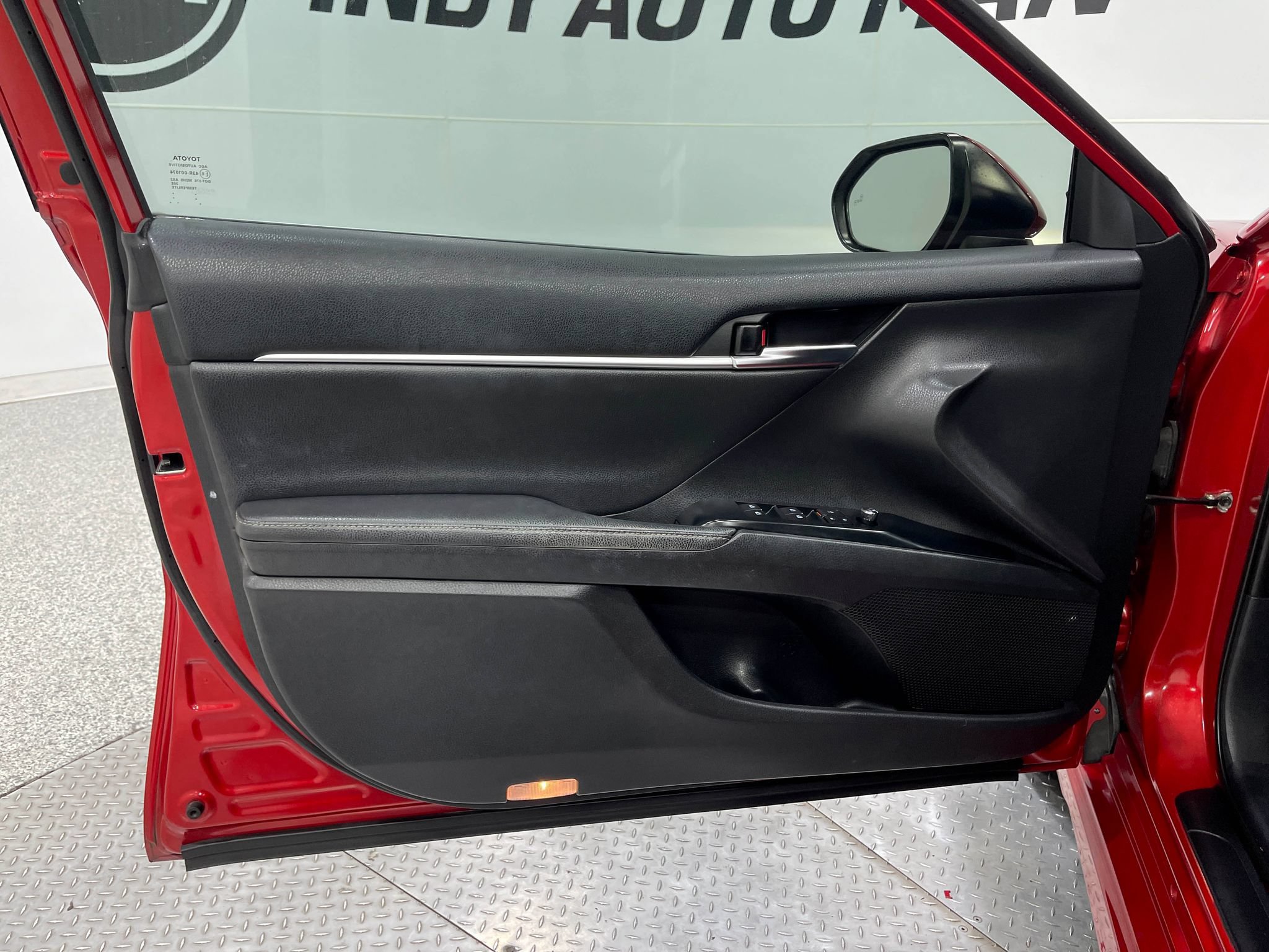 Used 2020 Toyota Camry XSE FWD image 14