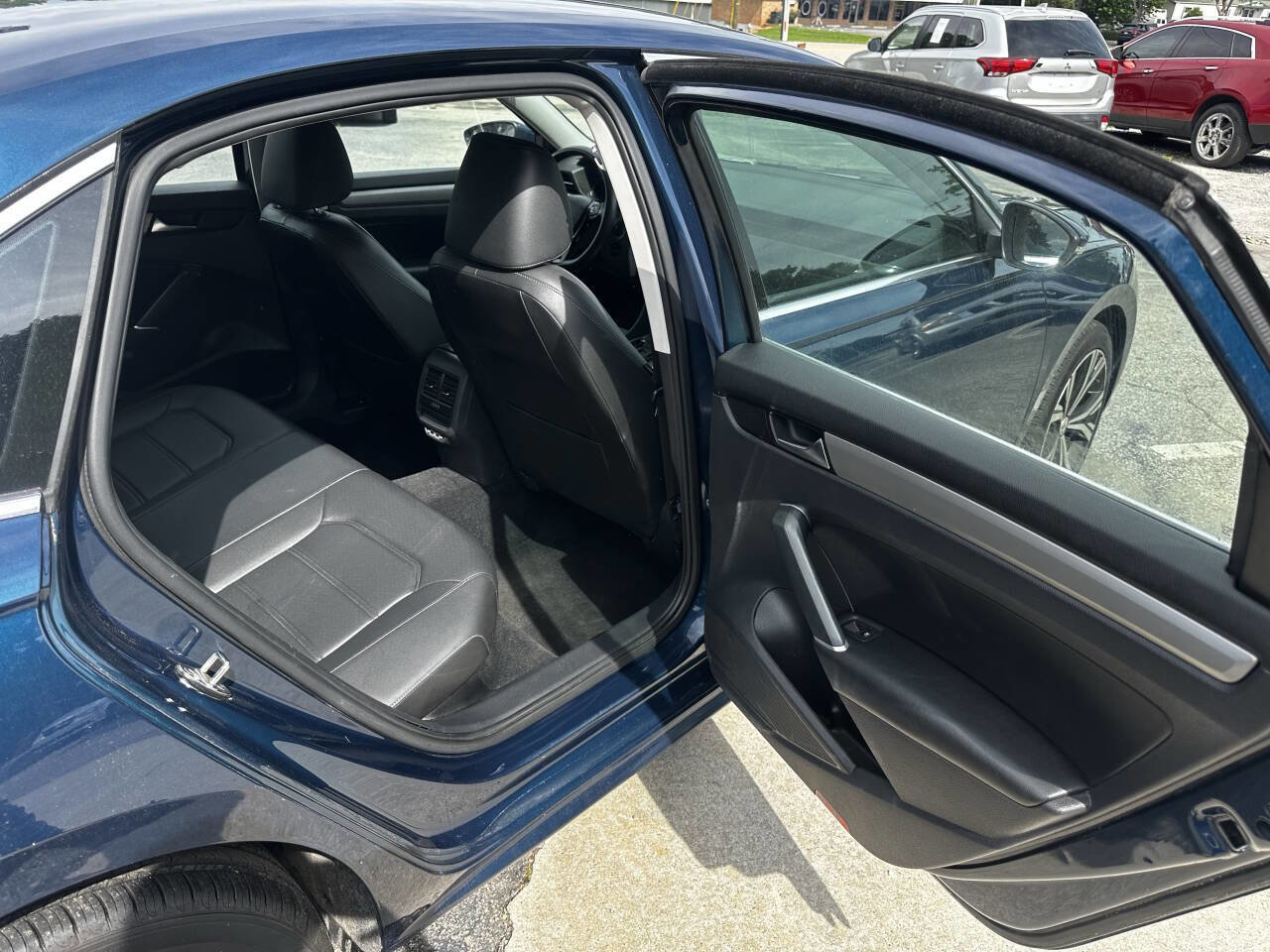 Used 2021 Volkswagen Passat 2.0T SE image 16