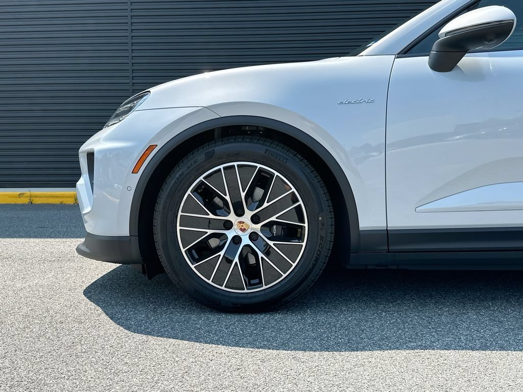 New 2026 Porsche Macan 4 Electric AWD/4WD image 34