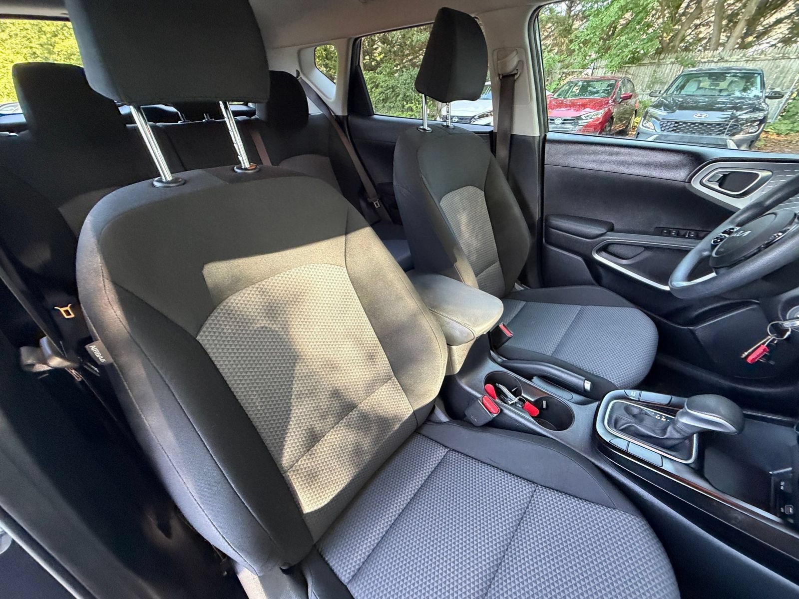 Used 2025 Kia Soul LX w/ LX Technology Package FWD image 34