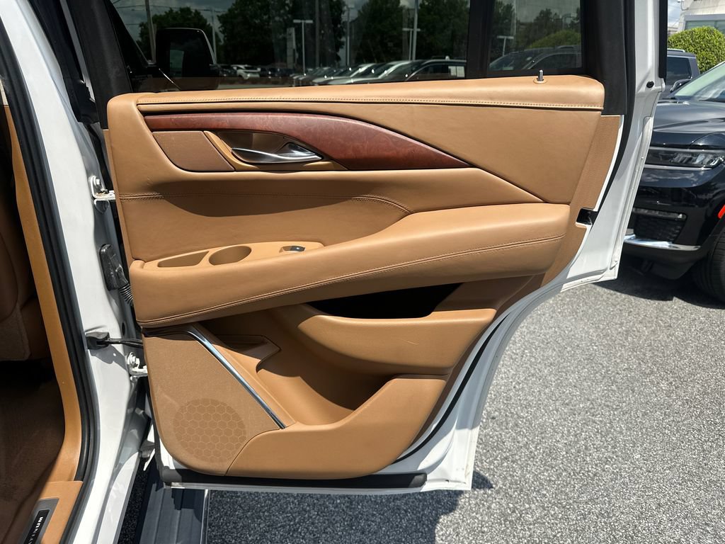 Used 2016 Cadillac Escalade Platinum AWD/4WD image 14
