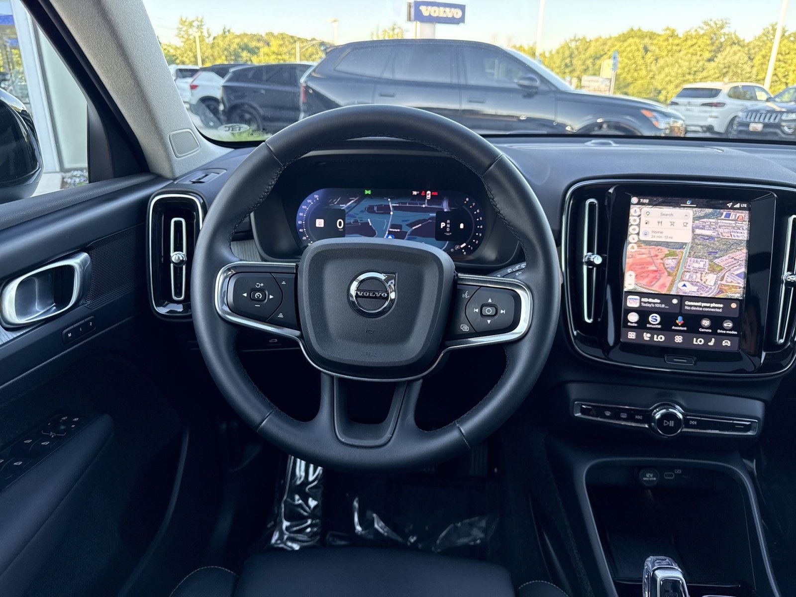 New 2026 Volvo XC40 B5 Plus w/ Protection Package Premier AWD/4WD image 24
