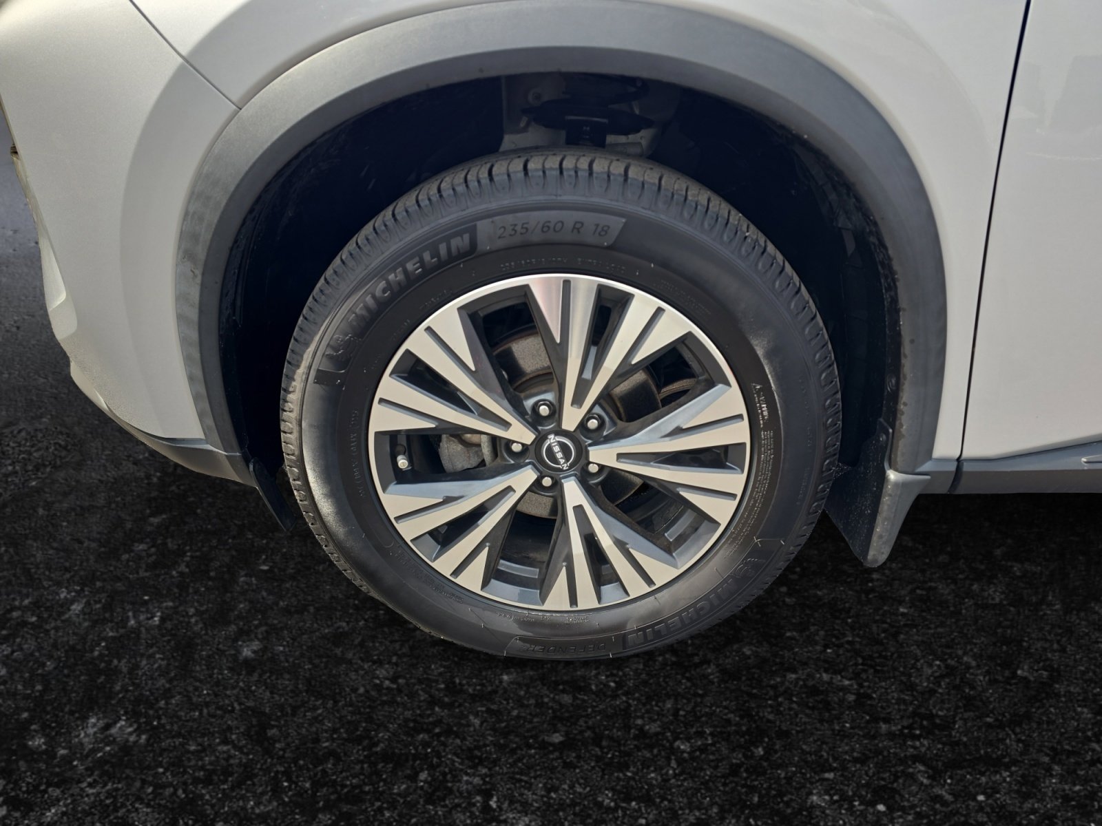 Used 2023 Nissan Rogue SV w/ SV Premium B Package image 9