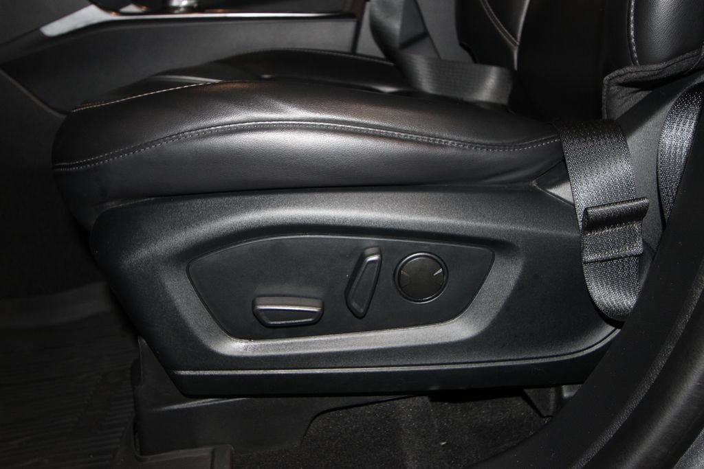 Used 2022 Ford Explorer XLT w/ Equipment Group 202A RWD image 7