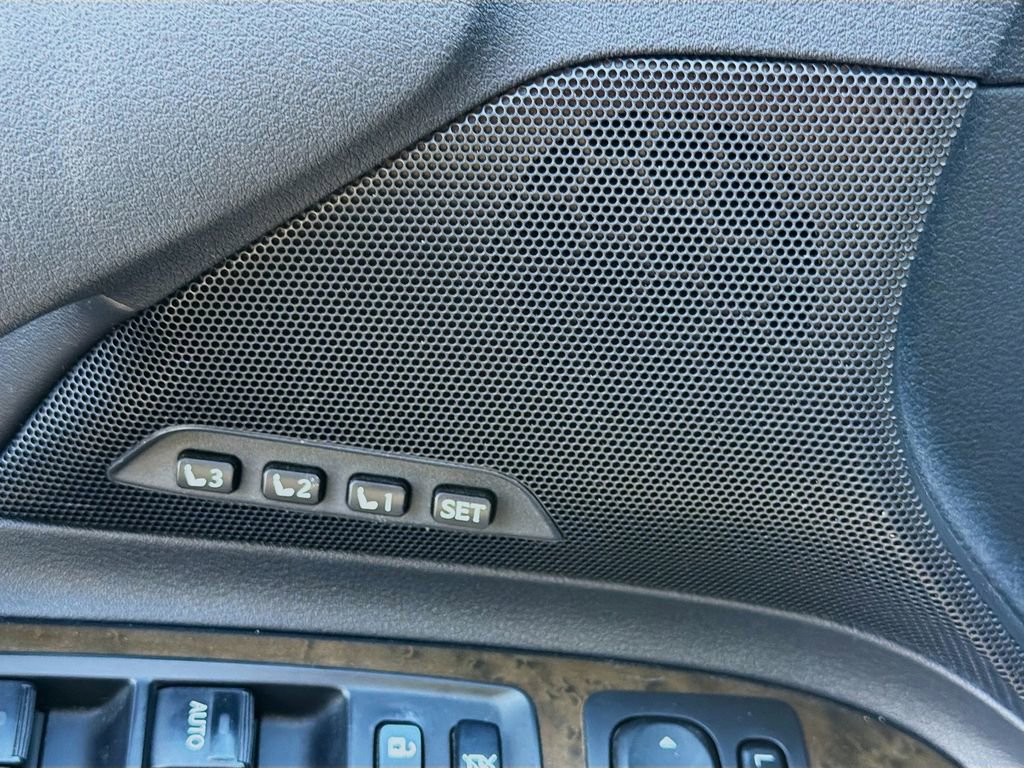 Used 2015 Lexus IS 250C w/ Luxury Package image 23