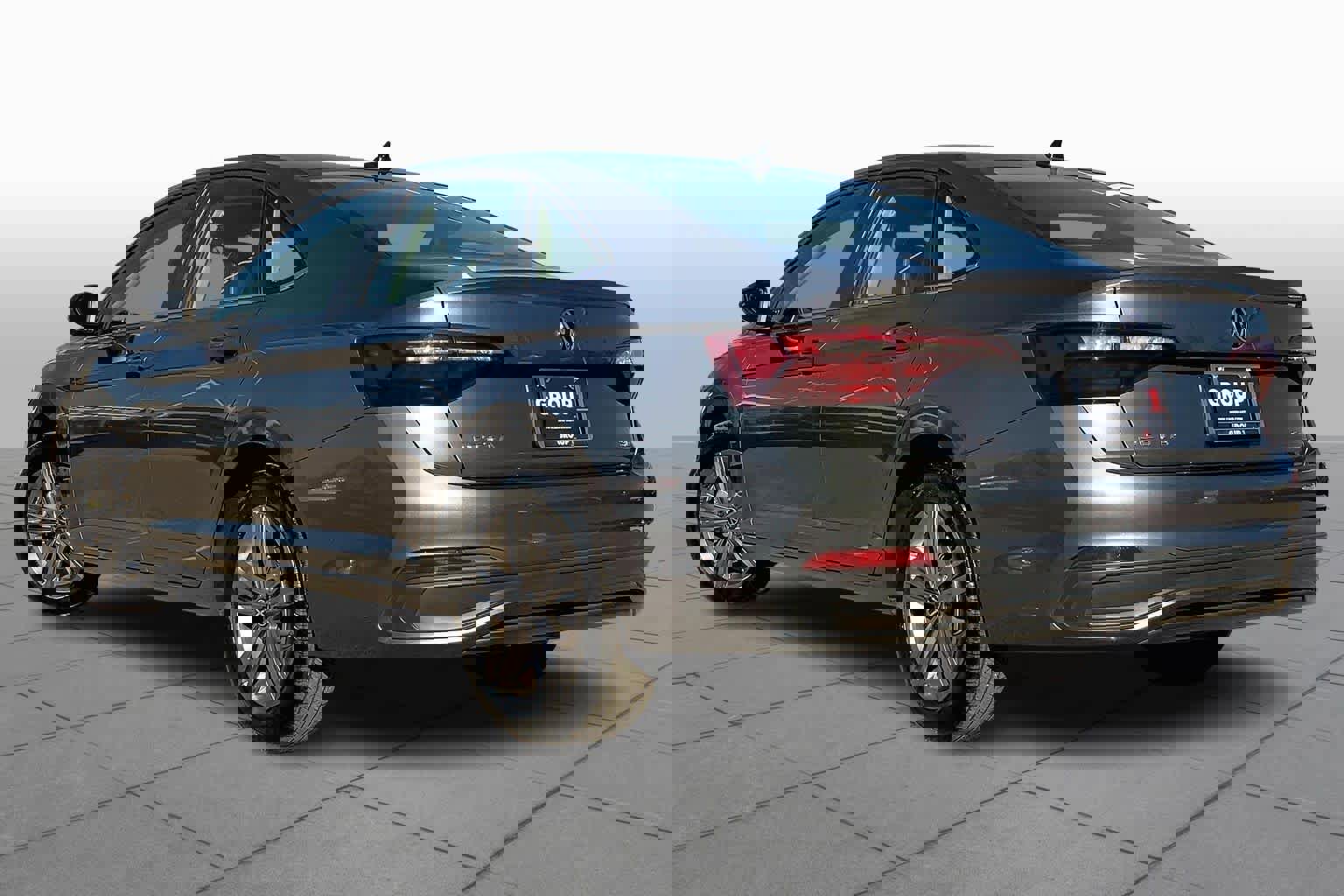 Used 2024 Volkswagen Jetta SE image 12