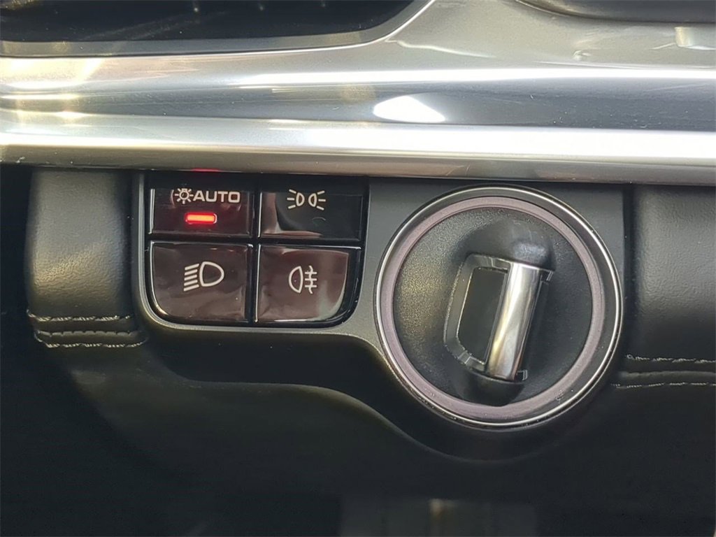 Used 2019 Porsche Panamera GTS image 30