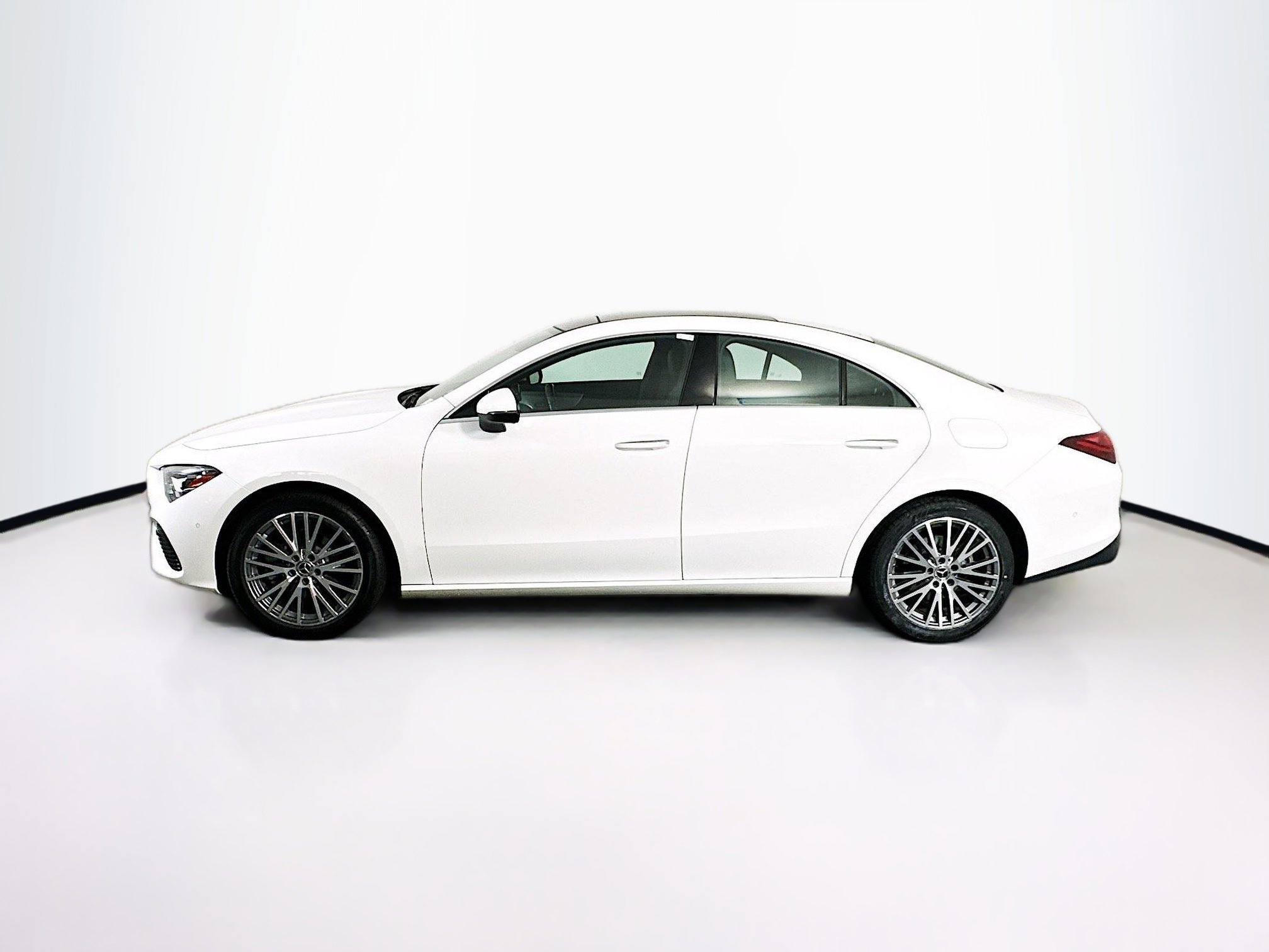 Used 2025 Mercedes-Benz CLA 250 image 4