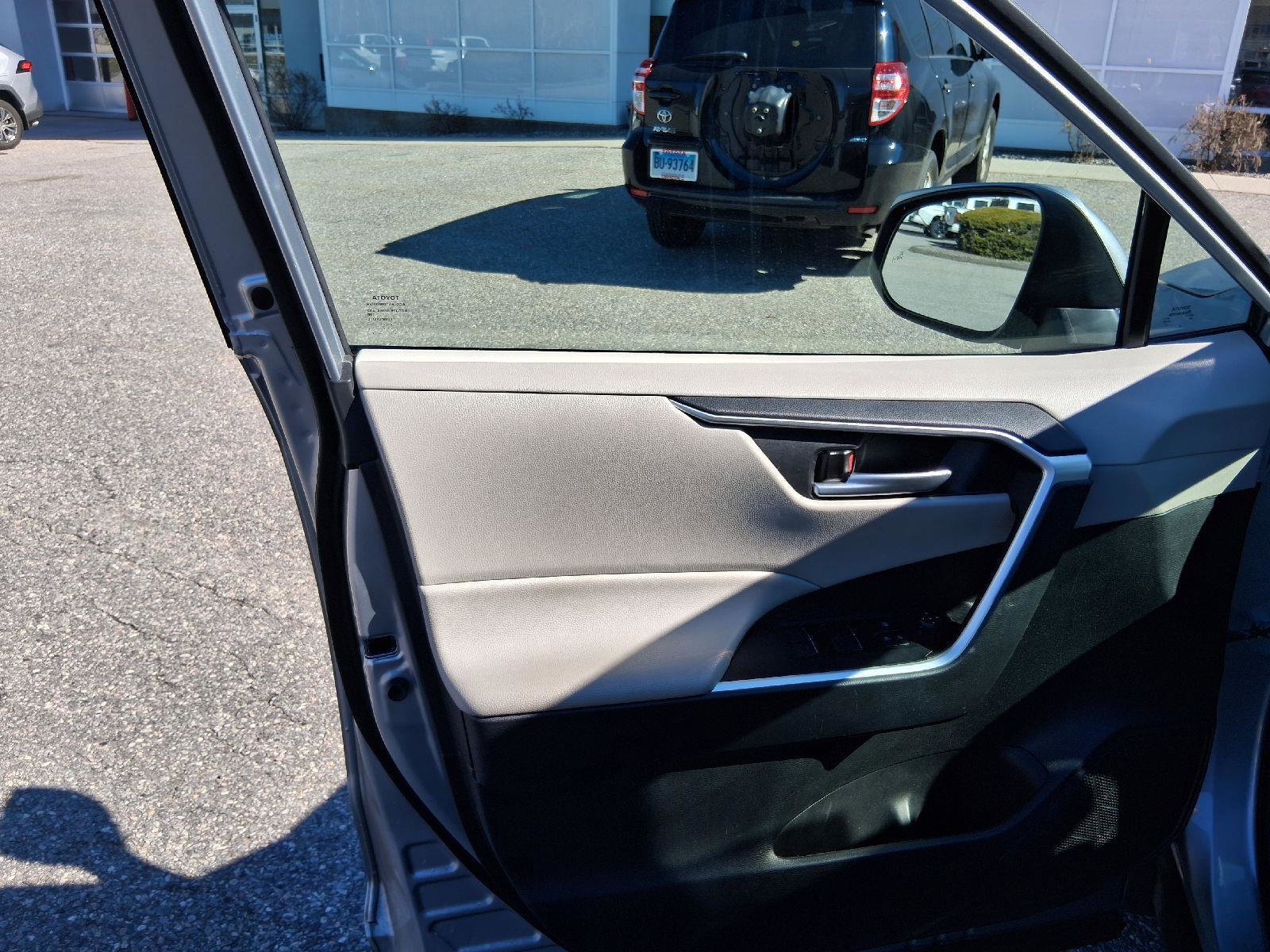 Used 2024 Toyota RAV4 XLE image 9