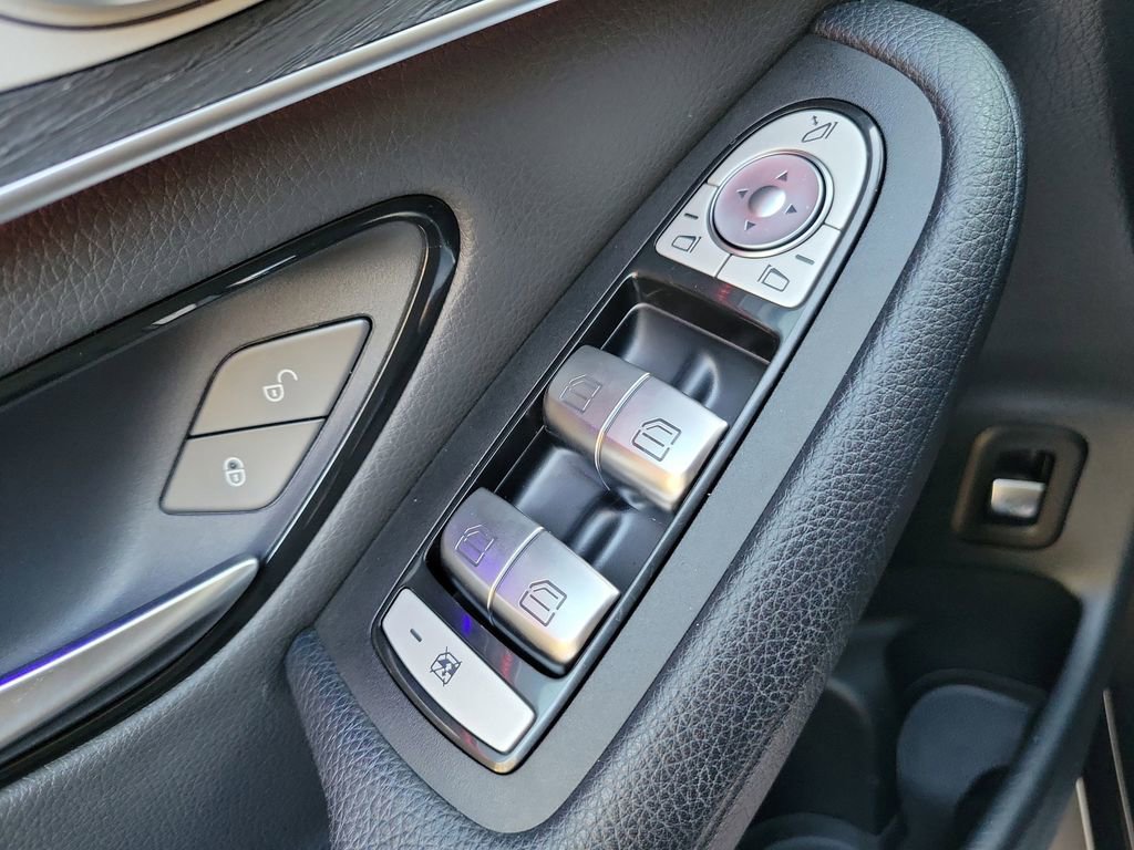 Used 2021 Mercedes-Benz GLC 300 w/ Premium Package image 22